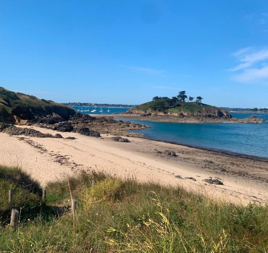 Magnifique Bas De Villa Deux Chambres Situe Pres Des Plages Et Du Golf Saint-Briac-sur-Mer Kültér fotó